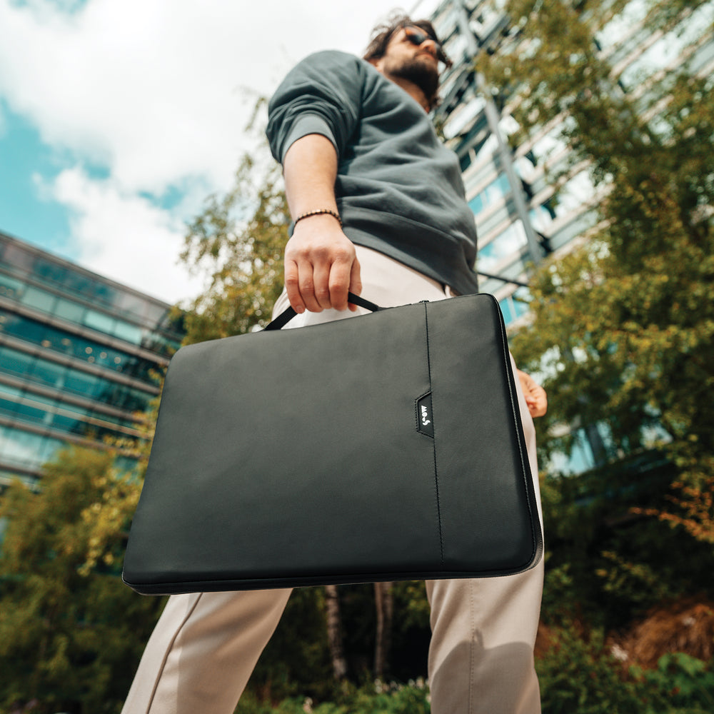 Protective Sleeve With Handle